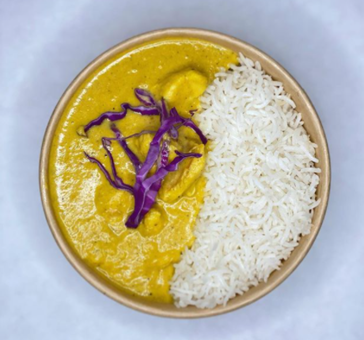 Bowl chicken korma with rice